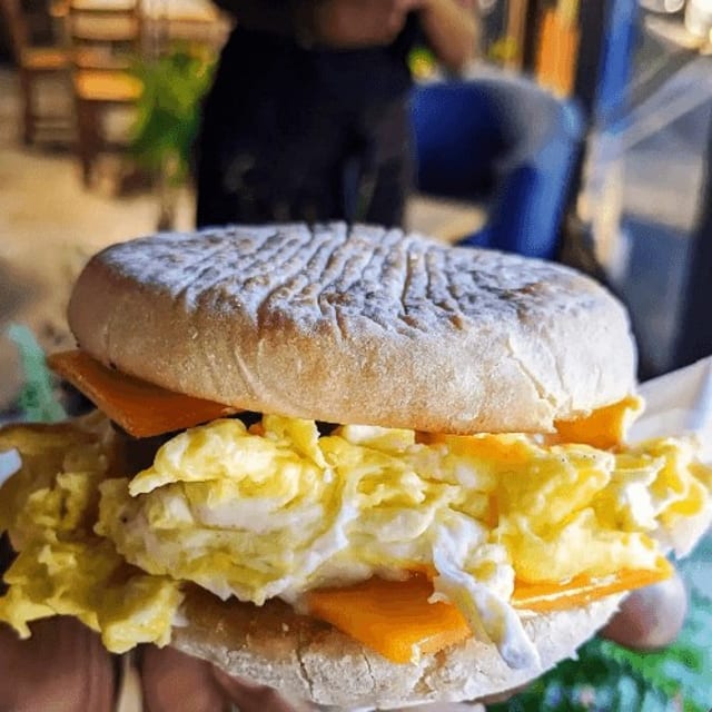 Yazzy’s Jazzy Spicy Eggy Muffin Breakfast Sando.